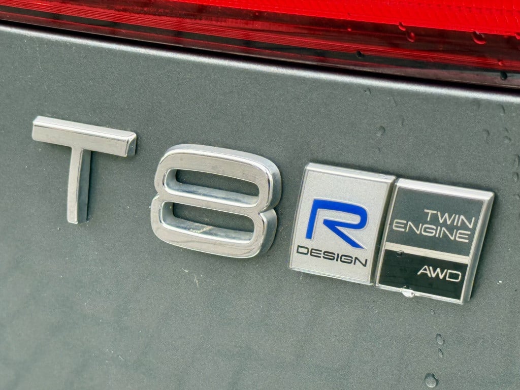 Volvo XC60 t8 390pk recharge r-design| panodak| luchtvering| trekhaak| came