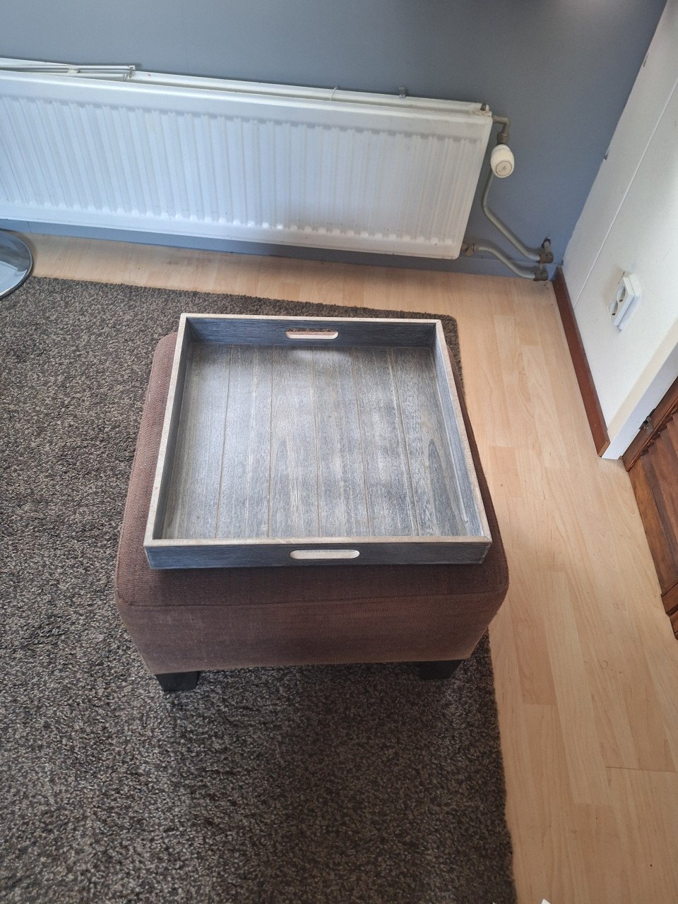 Hocker met dienblad