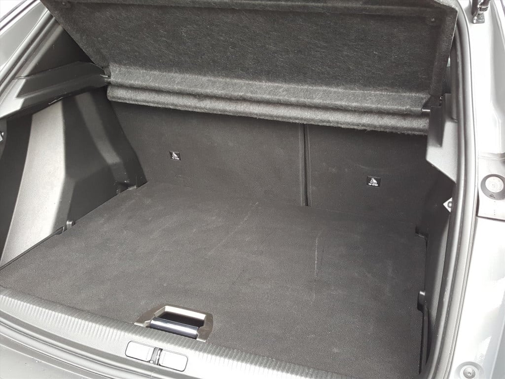 Peugeot 2008 1.2 puretech 100pk allure | navigatie | bluetooth | applecarpl