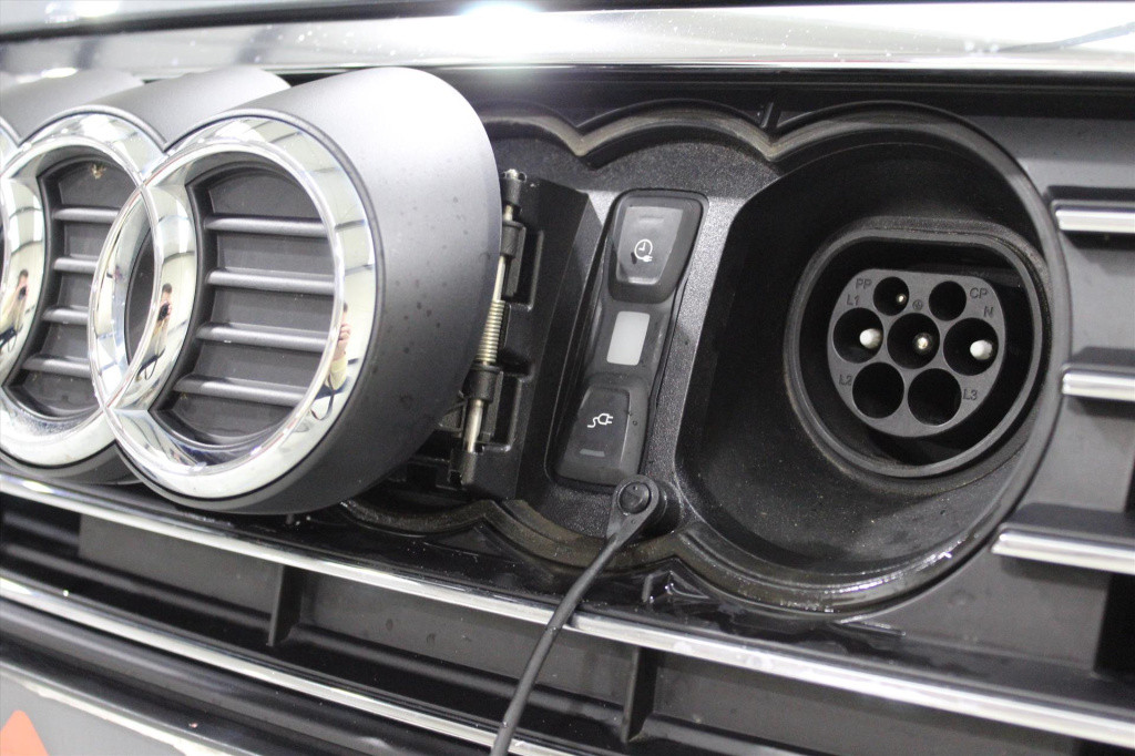 Audi A3 40 e-trontfsi 204 pk s tronic design