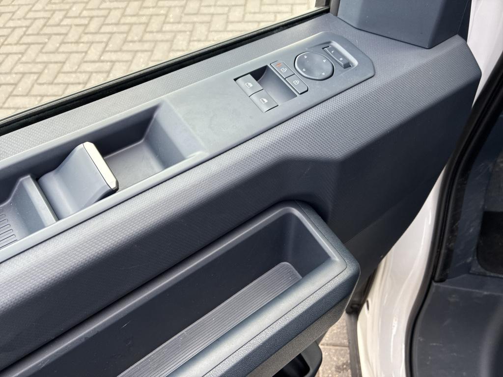 Kia Pv5 l2h1 essential 71.2 kwh | demonstratieauto | houten vloer en wanden