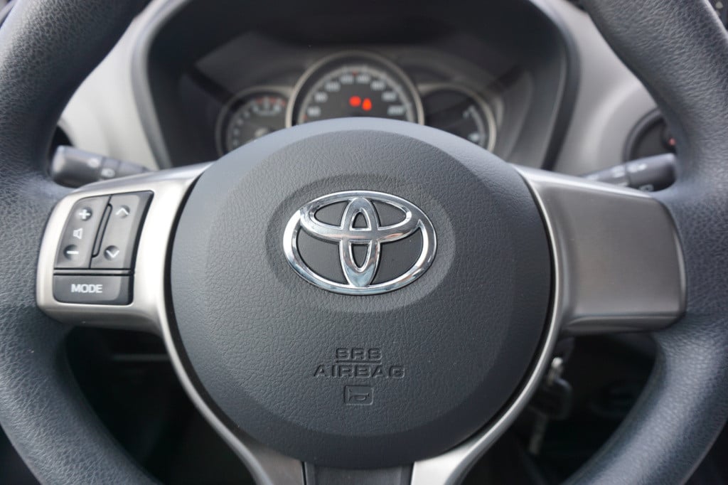 Toyota Yaris 1.3 vvt-i now airco / elektr. ramen / nap