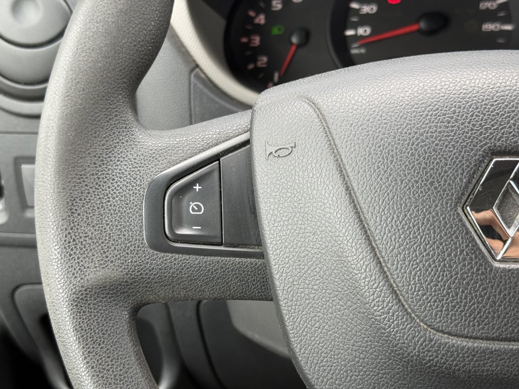 Renault Master t35 2.3 dci l2h2 | nl-auto | 1e eig | navi | cruisec. | trek