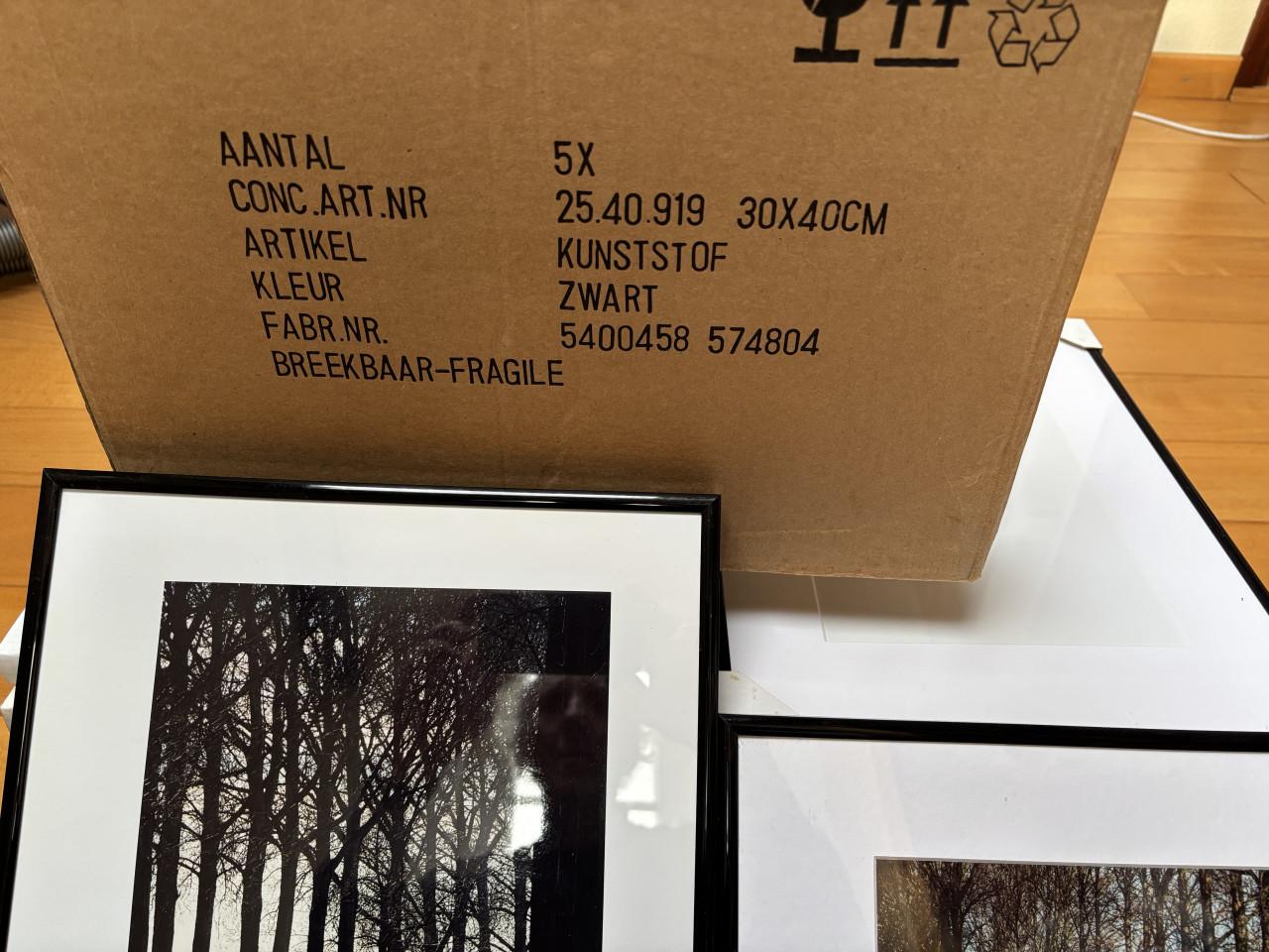 Fotolijsten ( zwart ) met passe-partout ( wit )