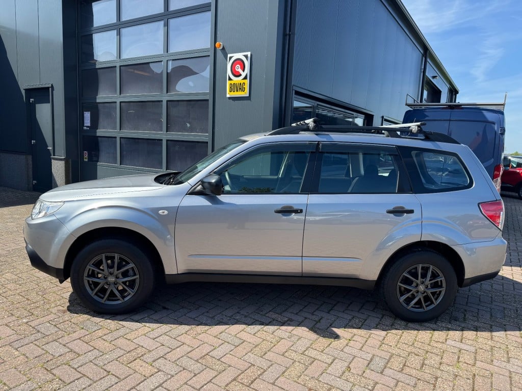 Subaru Forester 2.0 x intro