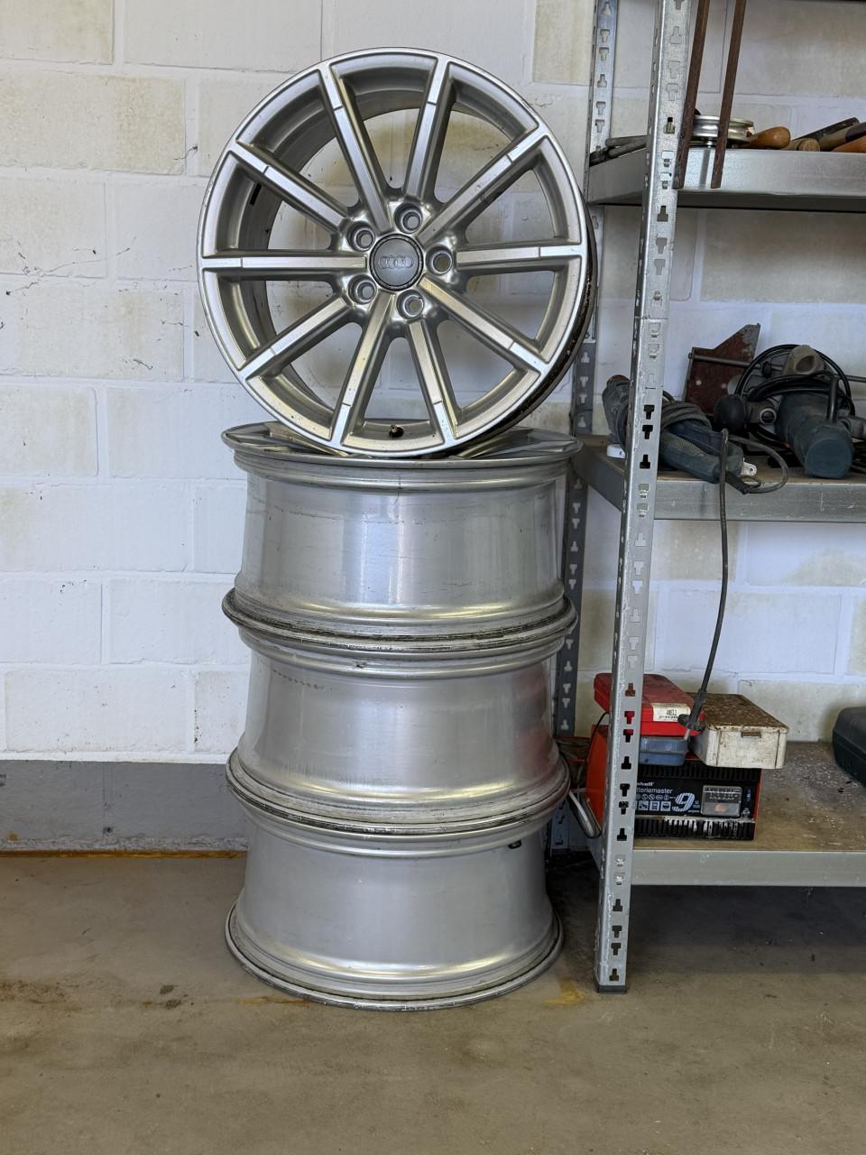 Origineel setje van vier Audi velgen