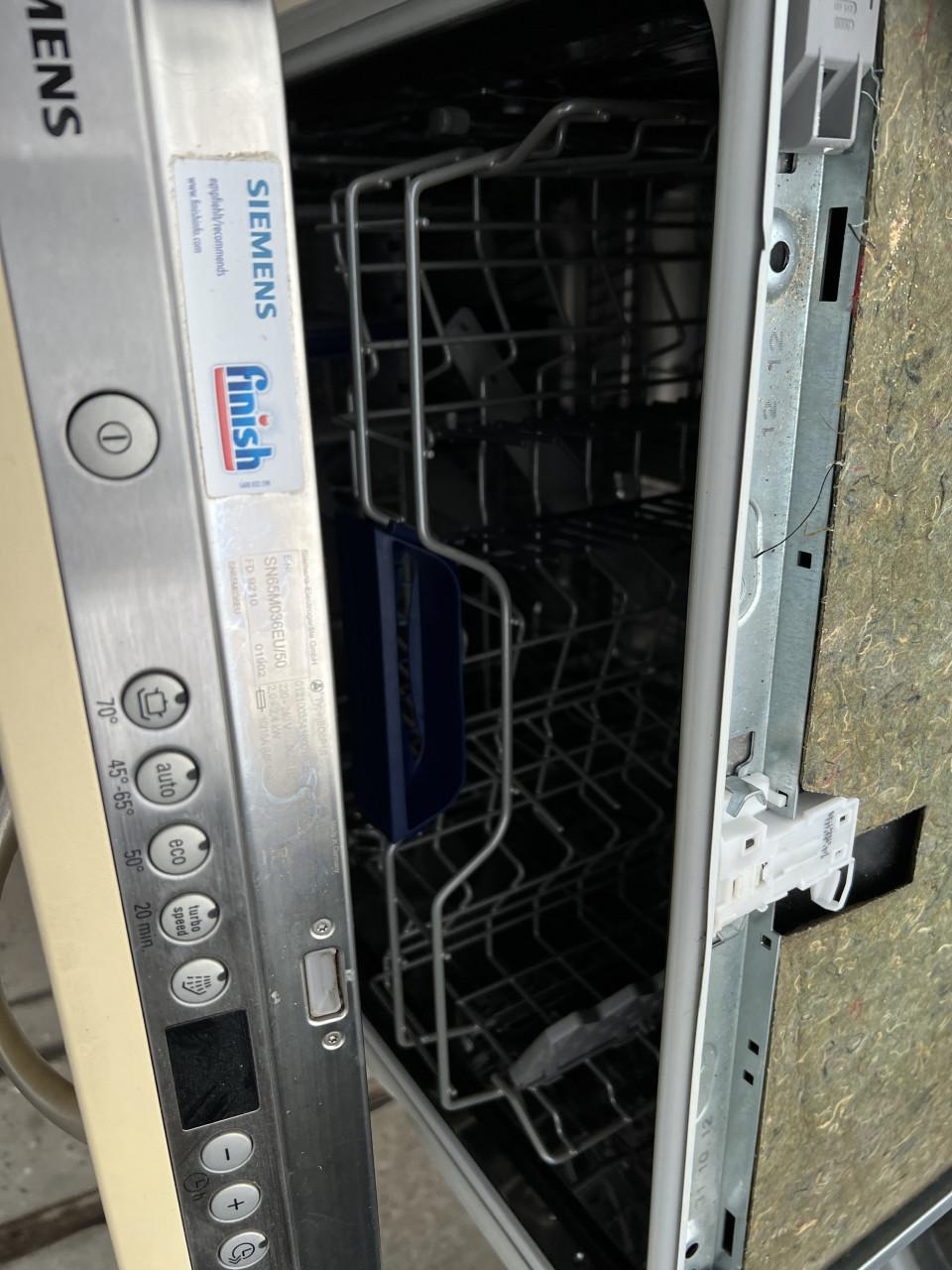 Siemens volledig geïntegreerde inbouw vaatwasser 83x60 cm.