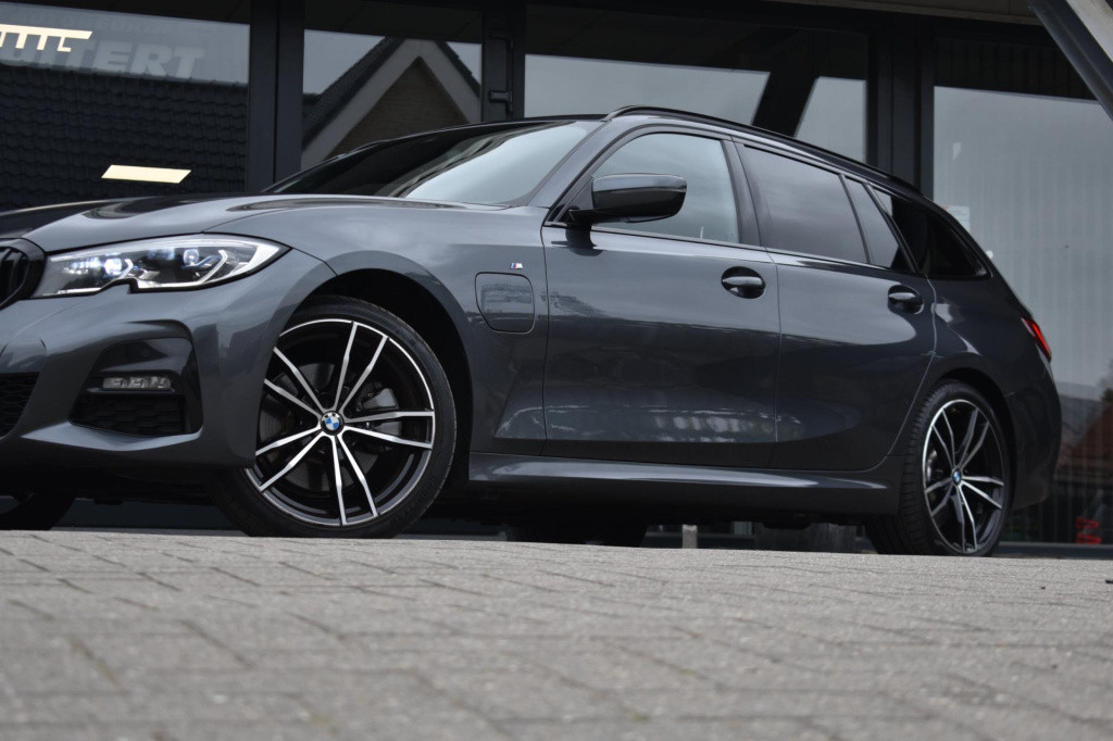BMW 3-serie touring 320e m-sport | shadow-line | el. wegkl. trekhaak | head