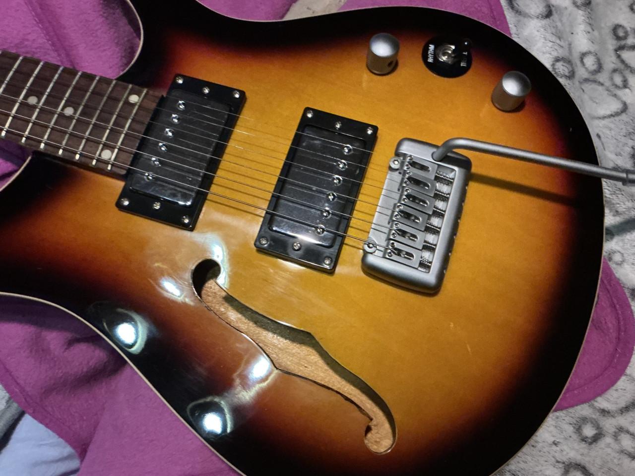 Resonance gitaar (zeldzaam) ongeveer 25 jaar oud (nog in nieuwstaat)
