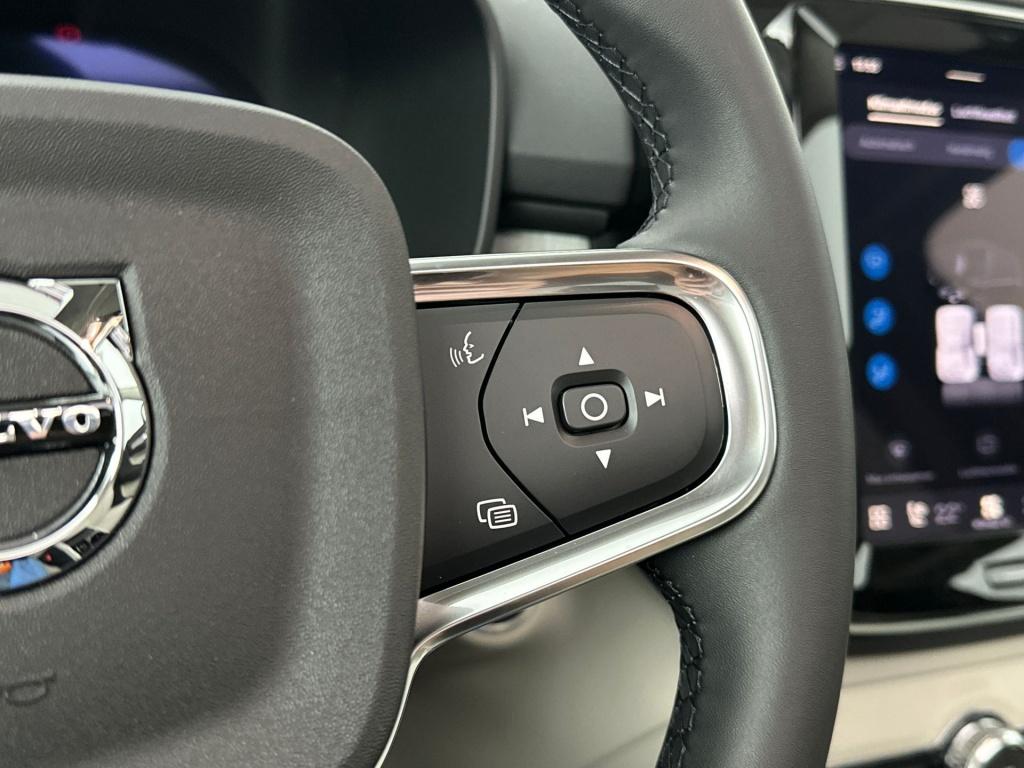 Volvo XC40 b4 gt plus dark pano