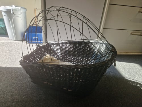 Hondenmand voor achterop de fiets