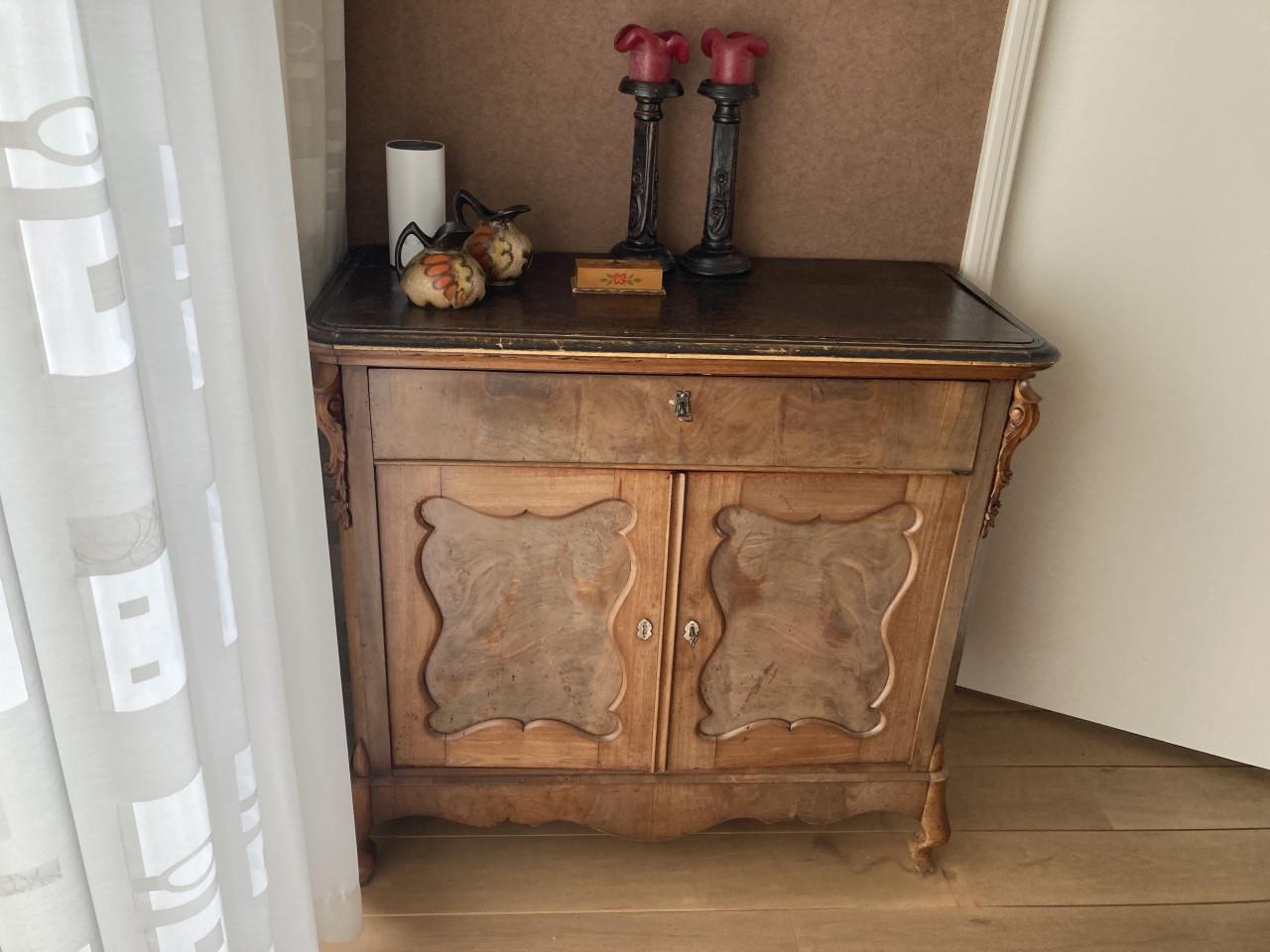 Te koop mooie jachtkast en dressoir