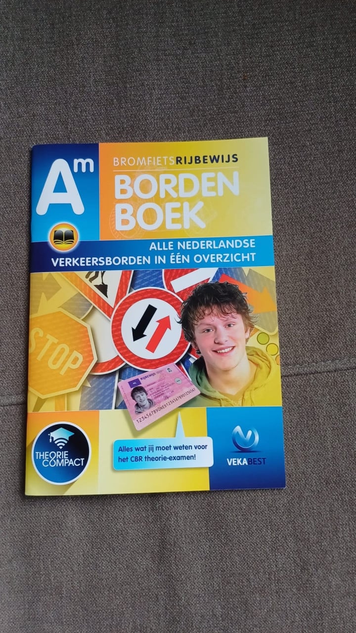 Bromfiets  theorieboek + verkeersbordenboek