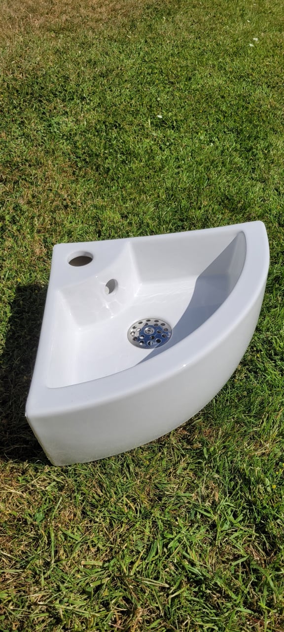 Villeroy & Boch hangtoilet ,wandcloset samen met hoekfontein