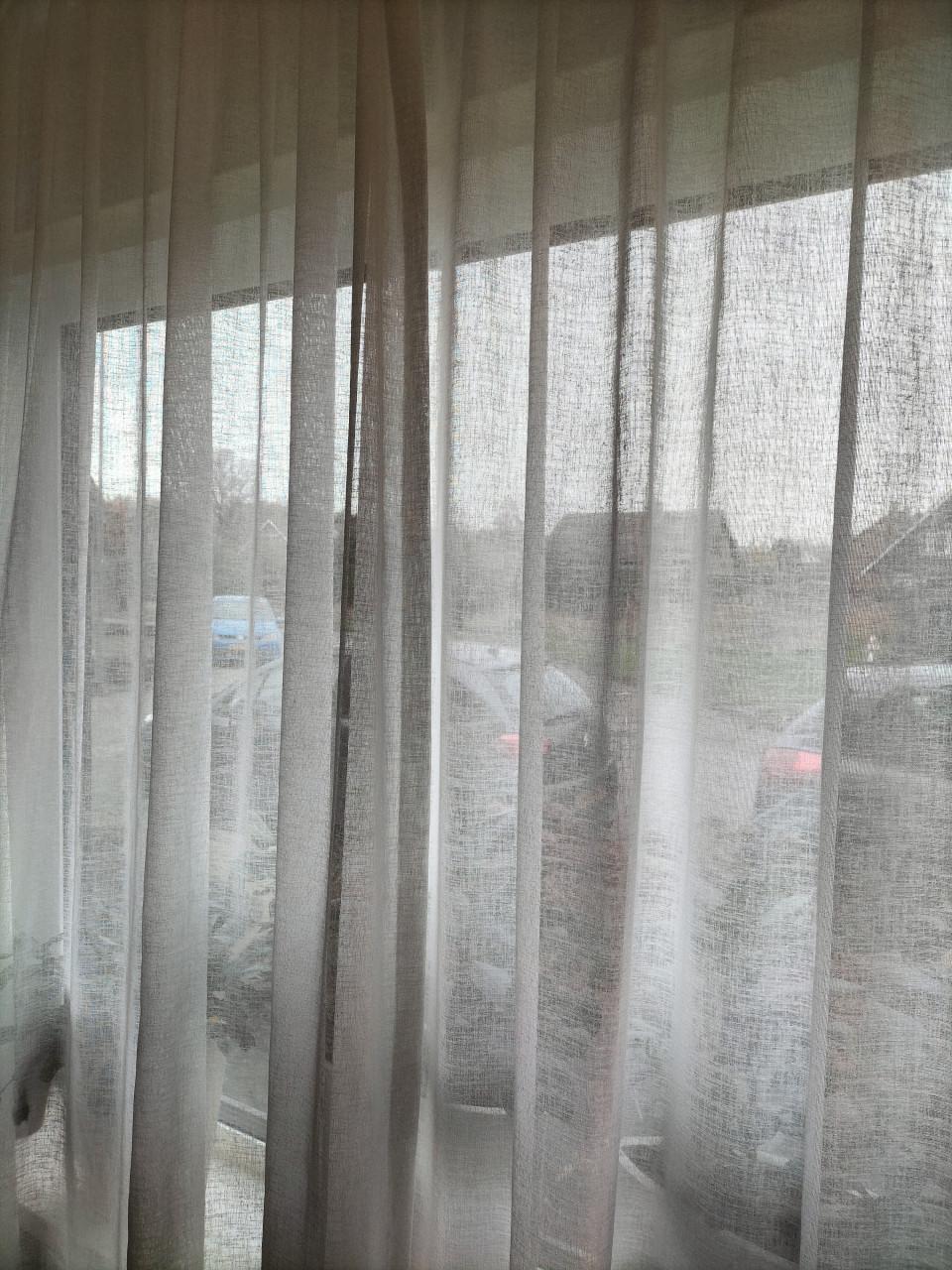 IN BETWEEN GORDIJNEN