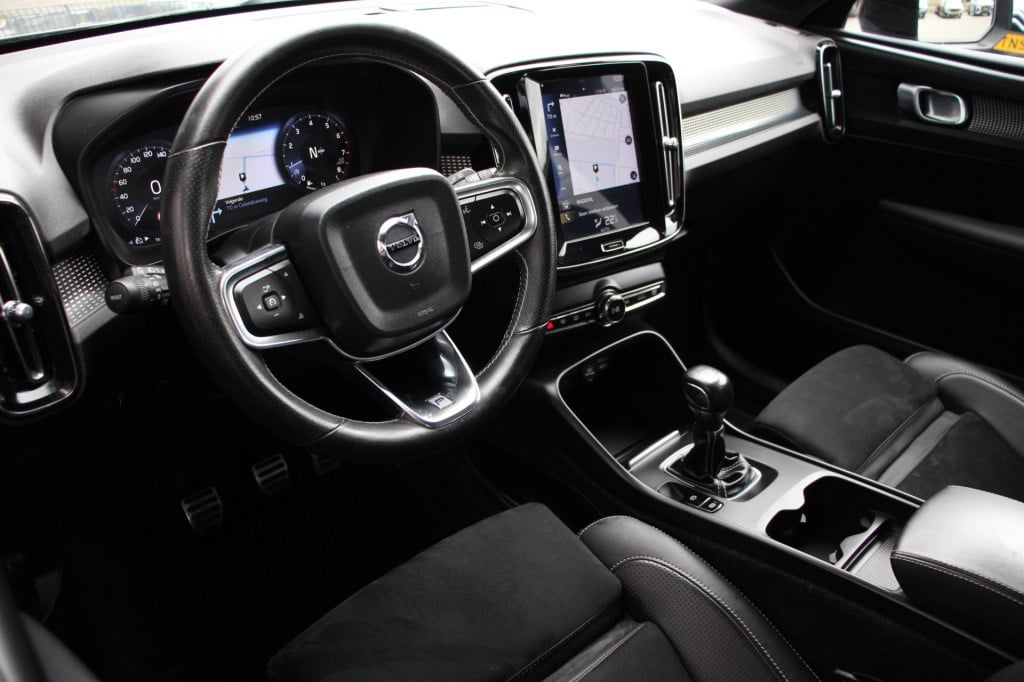 Volvo XC40 1.5 t3 r-design | elec. trekhaak | camera | half leder