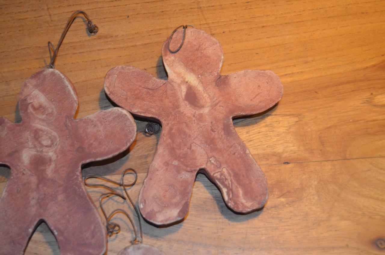 3 Aardewerk deegventers / peperkoekmannetjes ipst.