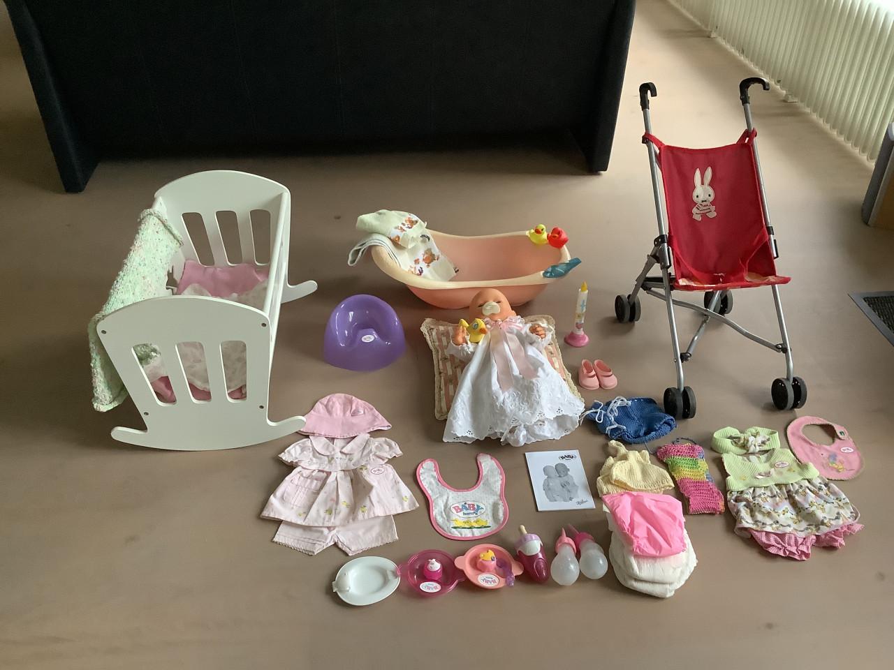 Baby Born set met schommelwieg, buggy, badje, kleertjes en accessoires