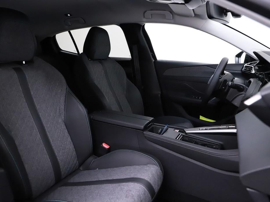 Peugeot 408 130 allure eat8 automaat /nav/cam