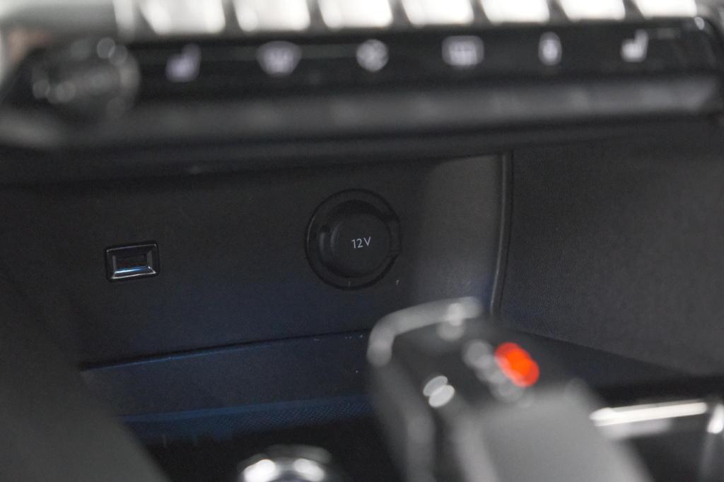 Peugeot 3008 puretech 130 eat8 gt | camera | adaptieve cruise control | alc
