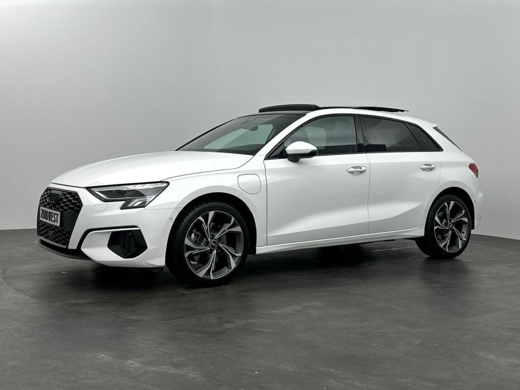 Audi A3 sportback 40 tfsi e s-line pano sfeer acc camera
