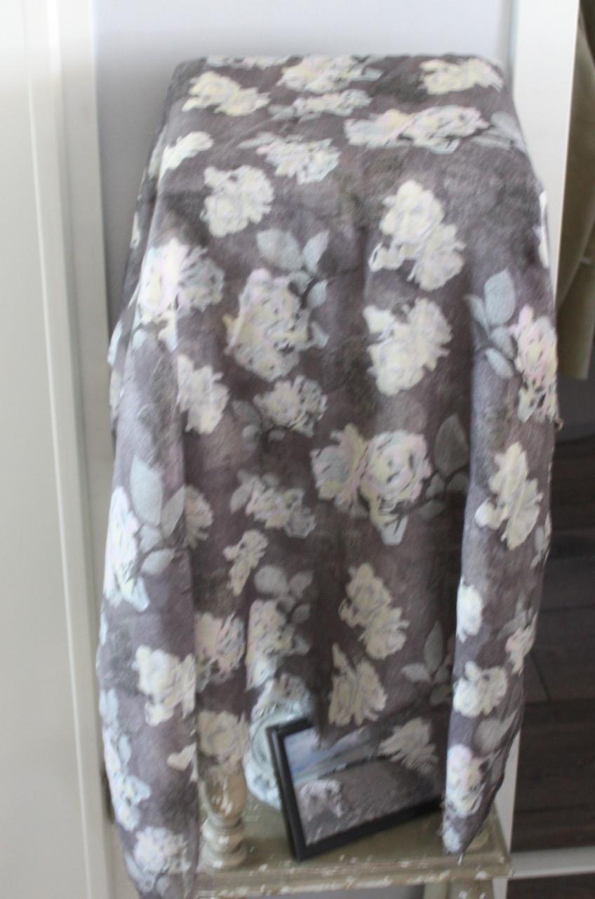 Sjaal grijs met bloemen print
