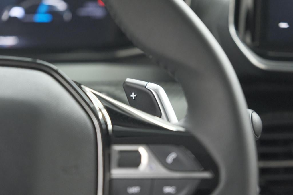 Peugeot 208 hybrid 110 e-dcs6 allure | stoelverwarming | apple carplay | pa