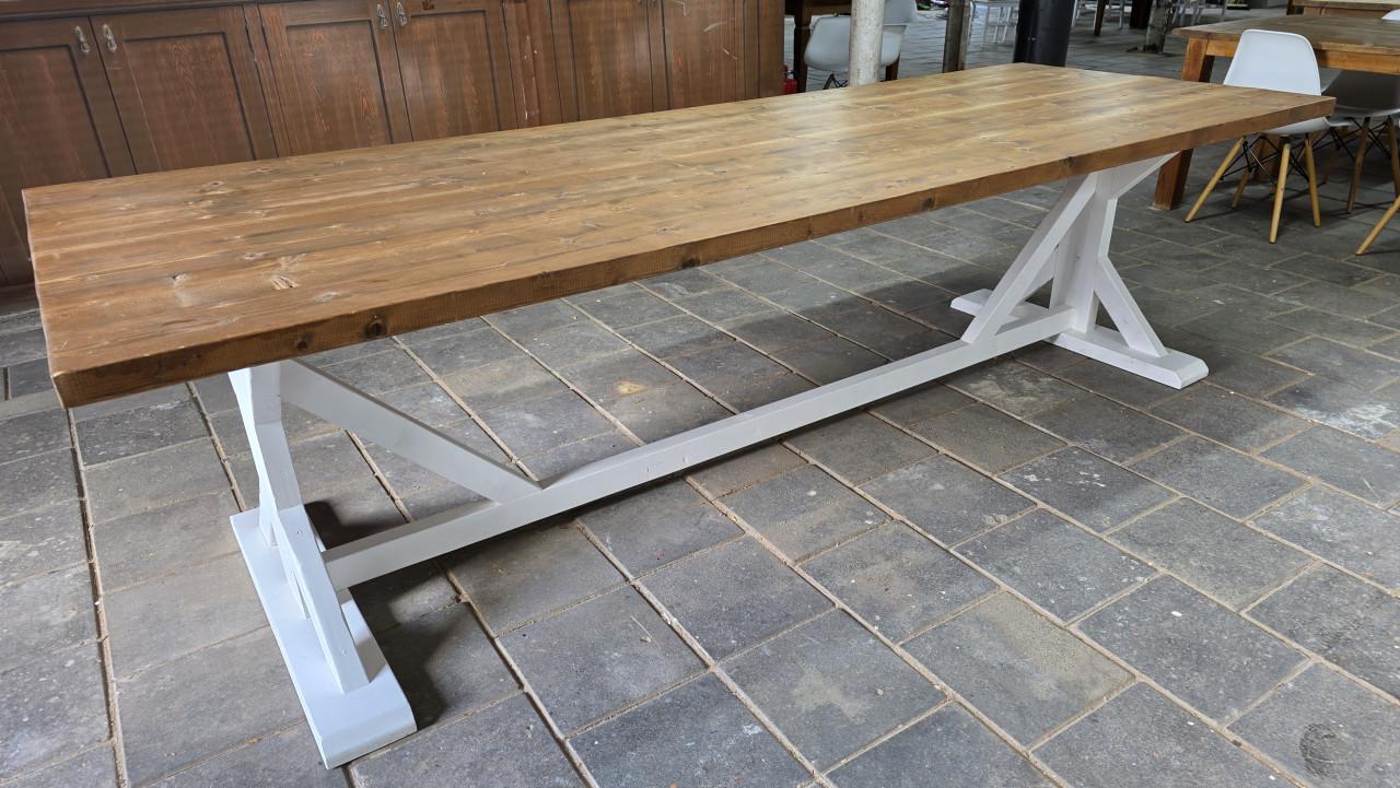 280 cm lange landelijke tafel met 10 stoelen