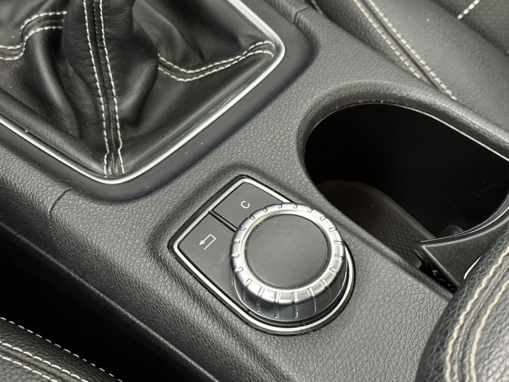 Mercedes-Benz Gla-klasse 180 ambition | panoramadak | navigatie | verwamde 