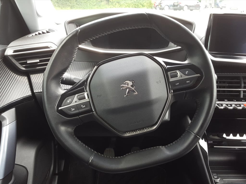 Peugeot 2008 1.2 puretech 100pk allure navigatie | trekhaak | cruise & clim