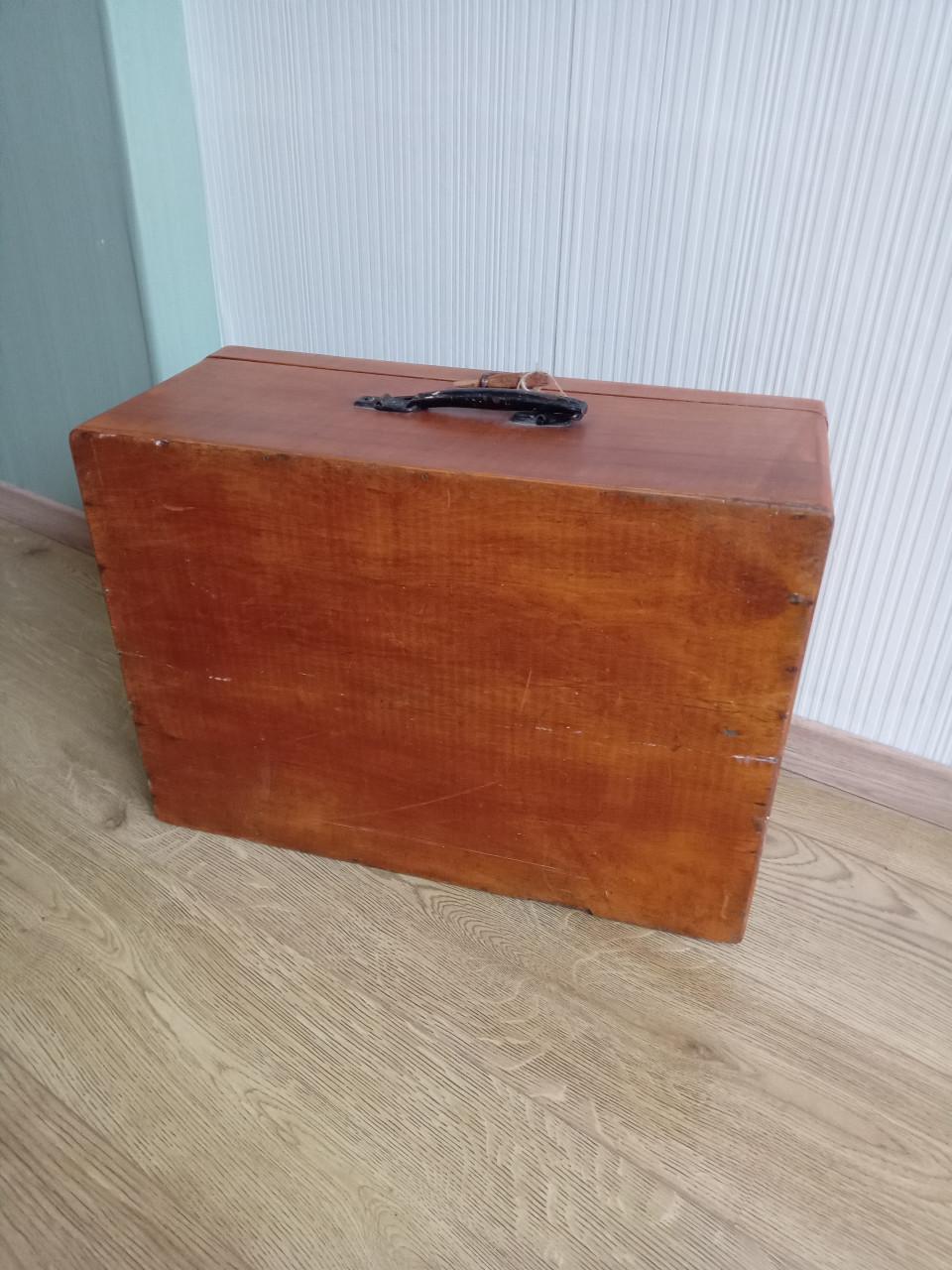 Oude houten gereedschapskoffer