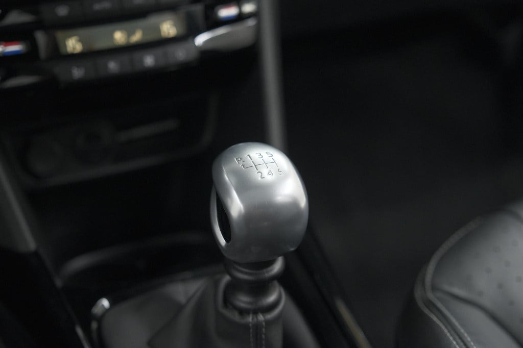 Peugeot 2008 puretech 130 gt-line | trekhaak | camera | apple carplay | par