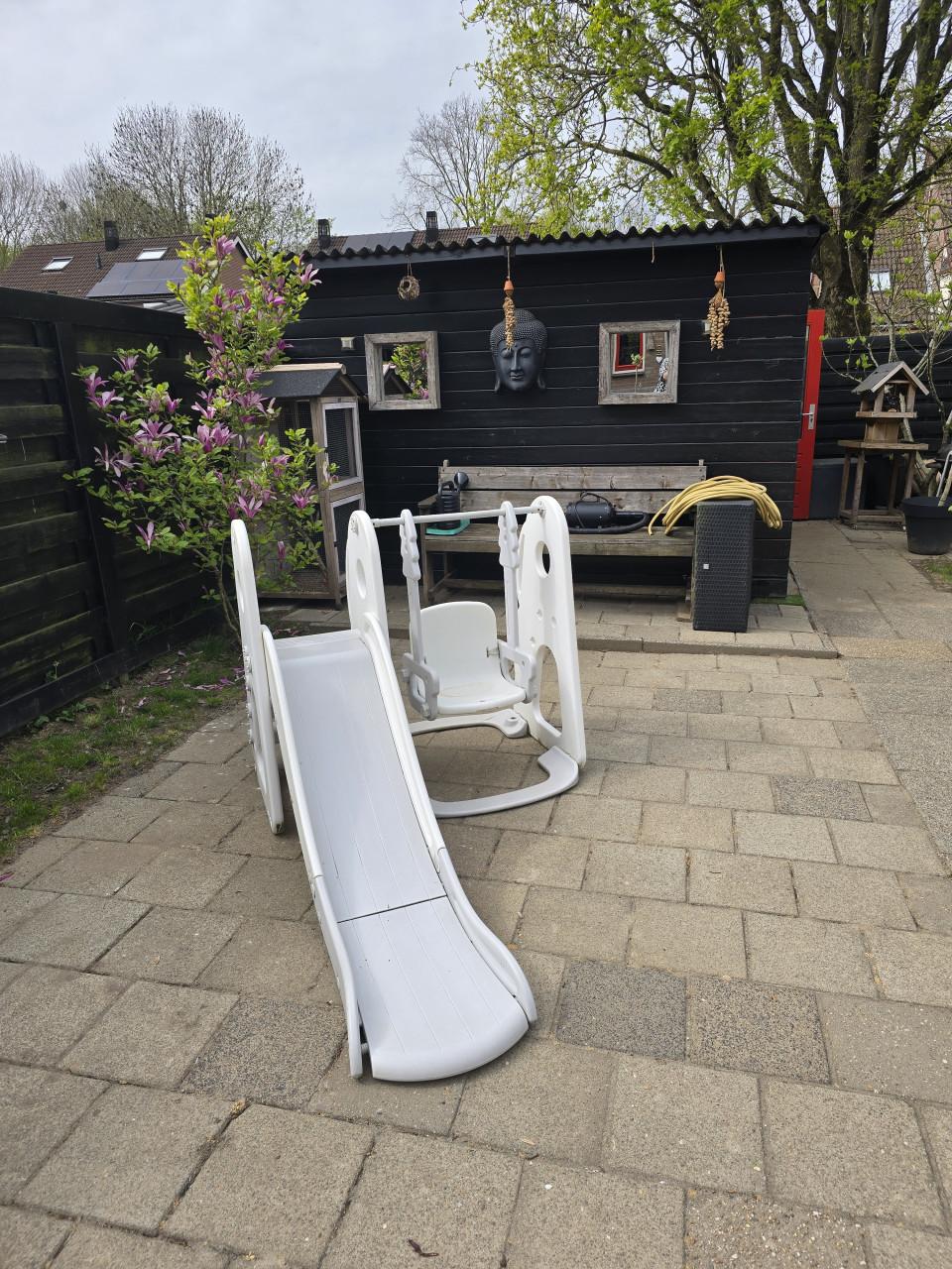 Speeltoestel glijbaan/schommel