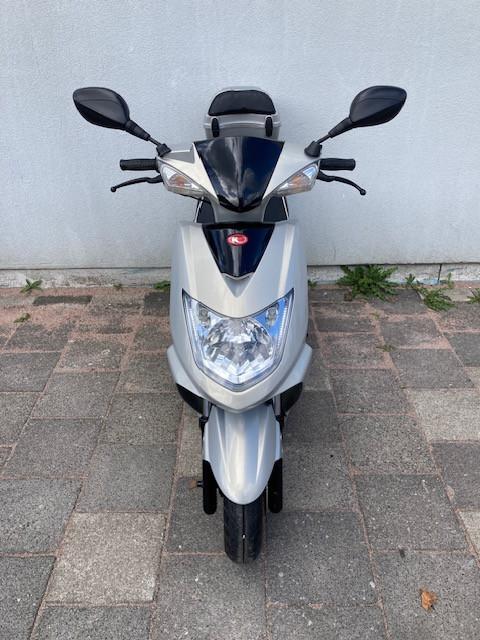 2X KYMCO VP50 SNOR SCOOTERS TE KOOP ! BEIDEN WEINIG KM !!