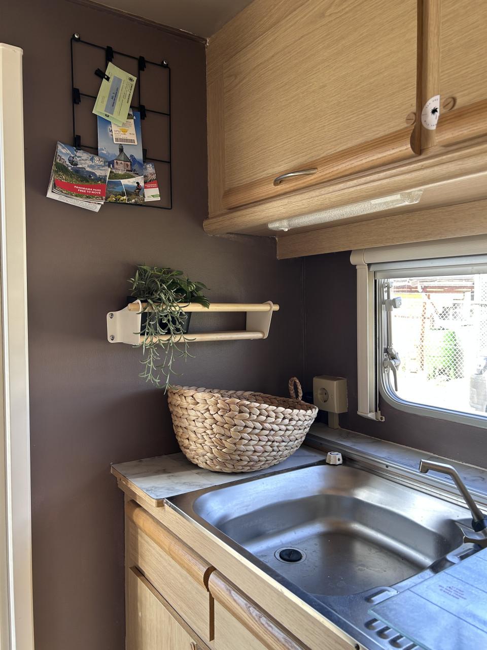 Frisse caravan SPRITE EK390 compleet met voortent en luifel