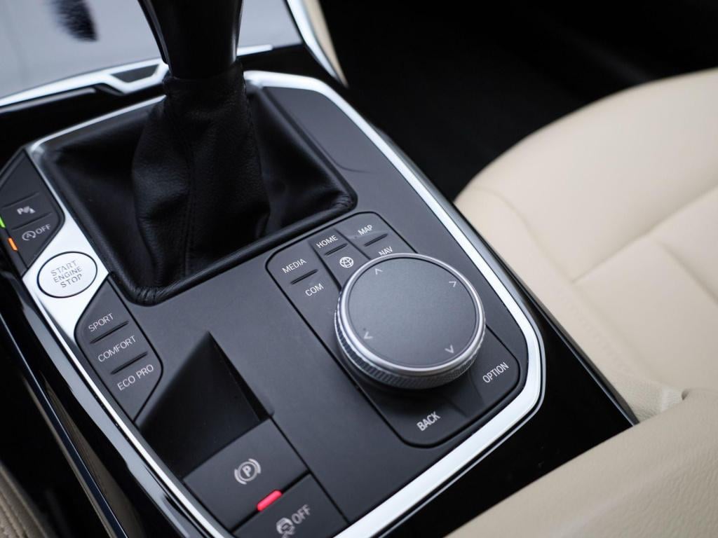 BMW 3-serie 318i business edition | virtual cockpit | navigatie | leder | c