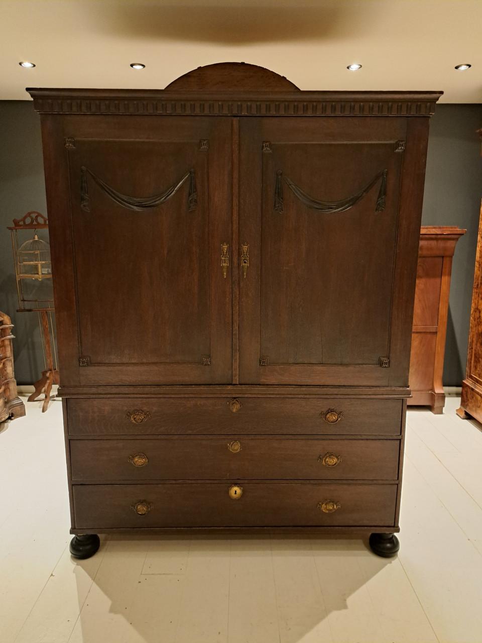 5 antieke kabinetten tegen elk aannemelijk bod