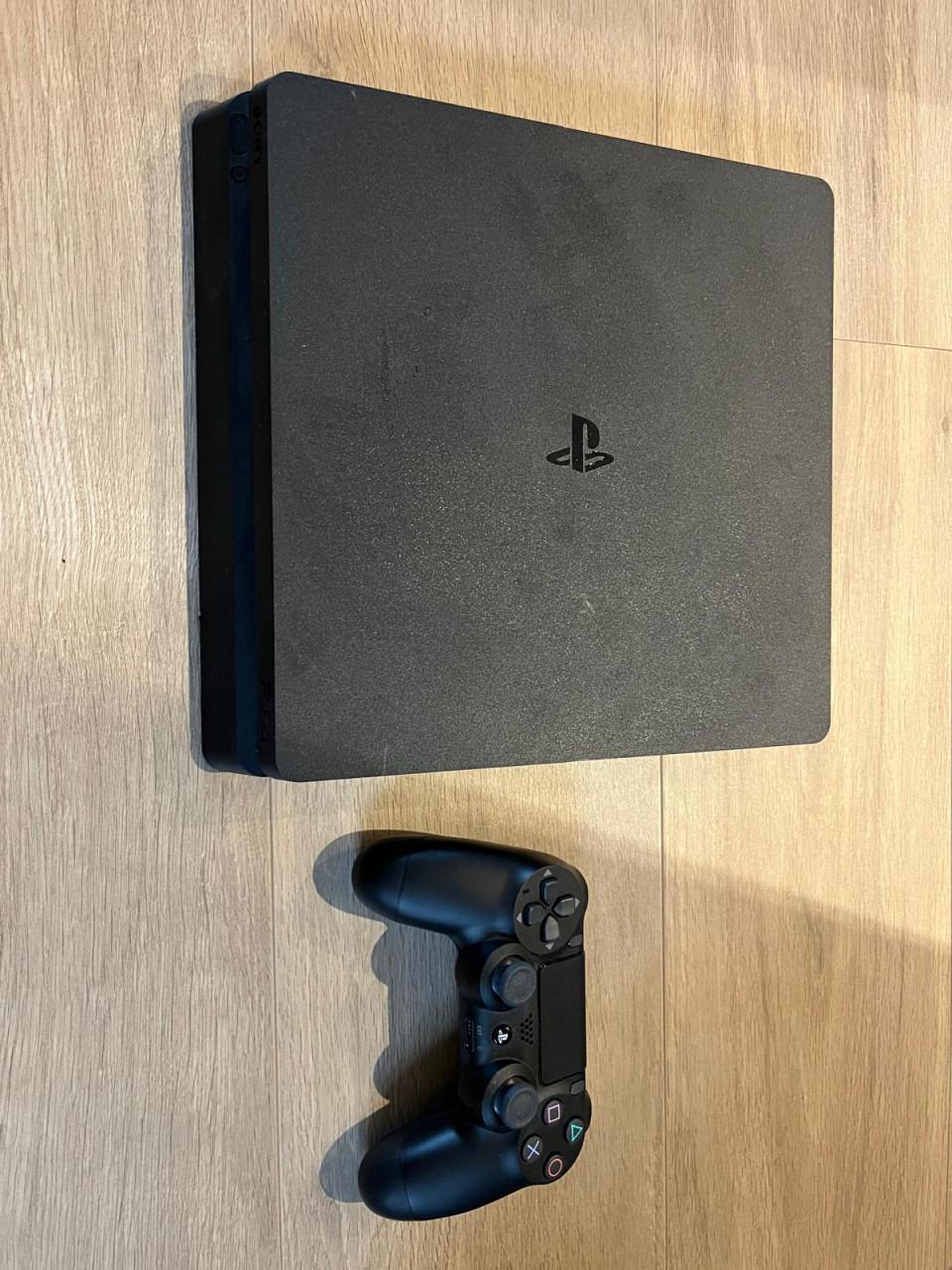 Sony PlayStation 4 Slim 500GB + controller – werkt perfect