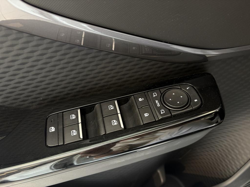 Toyota Urban Cruiser executive 61 kwh | panodak | jbl |