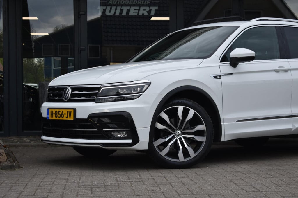 Volkswagen Tiguan 1.5 tsi act highline r-line | trekhaak | camera | dynaudi