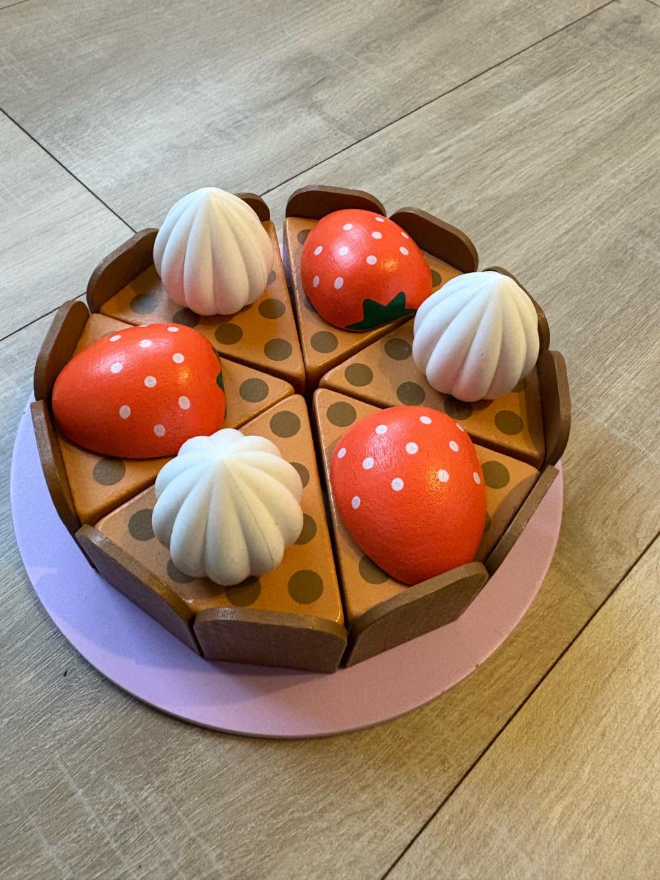 Houten speelkeuken met veel spulletjes