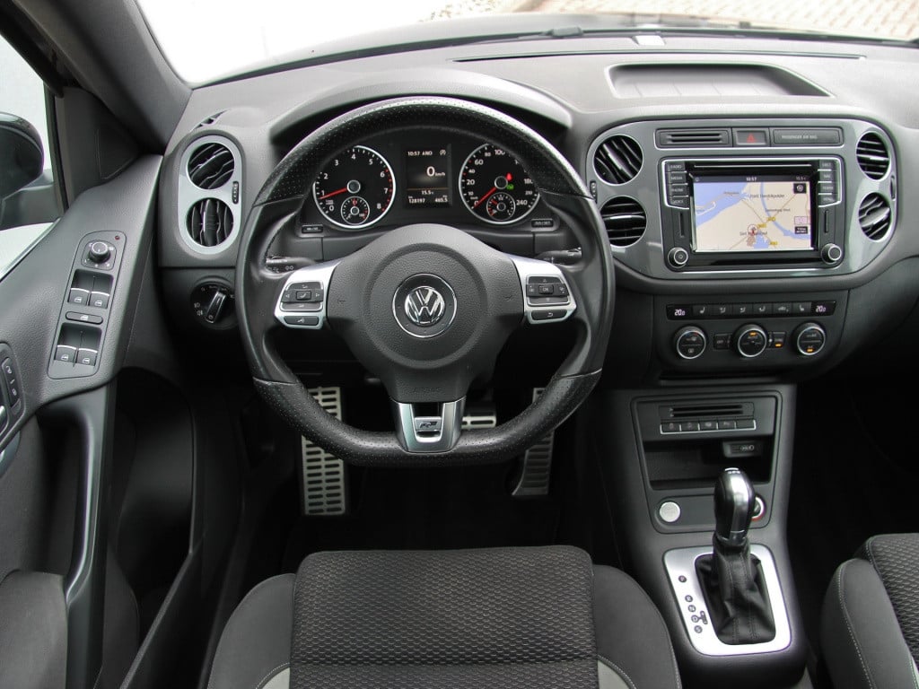 Volkswagen Tiguan 1.4 tsi 150pk dsg r-line | pano dak | trekhaak
