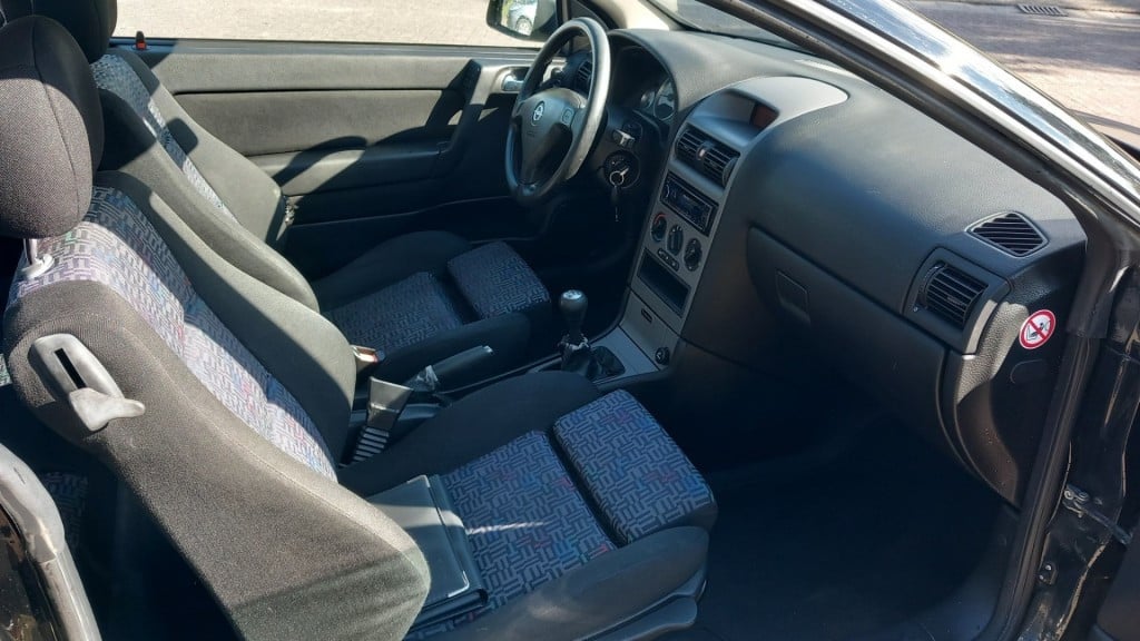 Opel Astra 2.2-16v