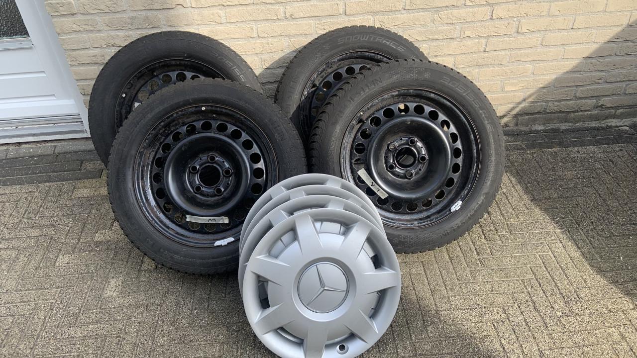 Winterbanden met velgen van Mercedes c200