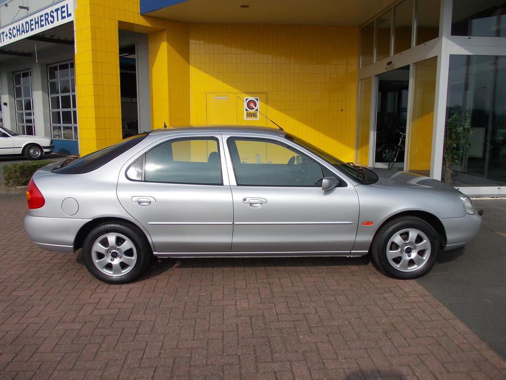 Ford Mondeo 1.8 td ghia