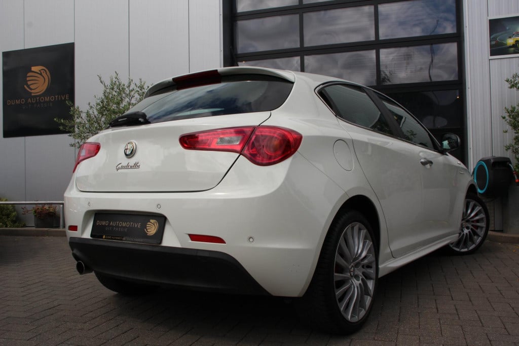 Alfa Romeo Giulietta 1.4 t turbo sportiva tct automaat - xenon - leder - st