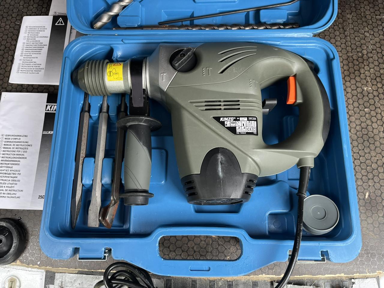 Kinzo 25C225 Boorhamer met accessoires en koffer