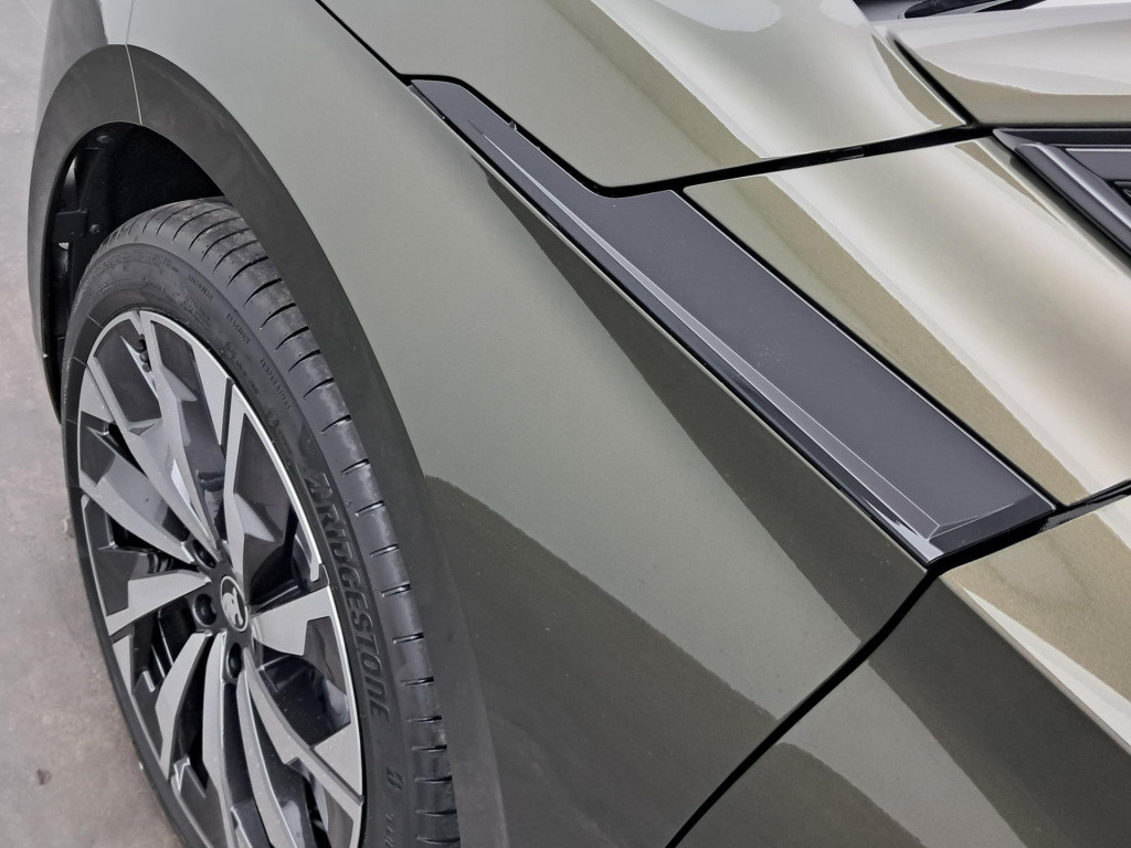 Skoda Enyaq Iv sportline elektromotor 210 kw / 286 pk suv elektri