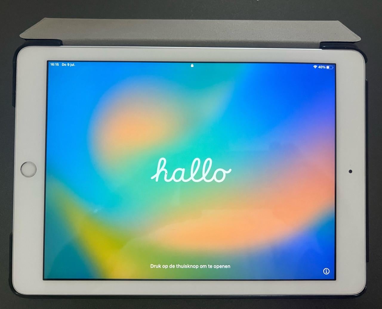 Te koop Ipad 5e generatie. met cover.
