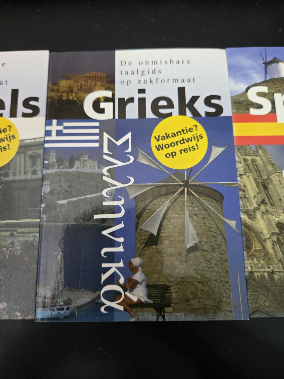 3 boeken:   taalgidsen in zakformaat Engels, Grieks en Spaans Zgan